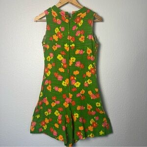 Unique Festival Mod style Green Floral 60's Romper Shorts.
Size: XS-S